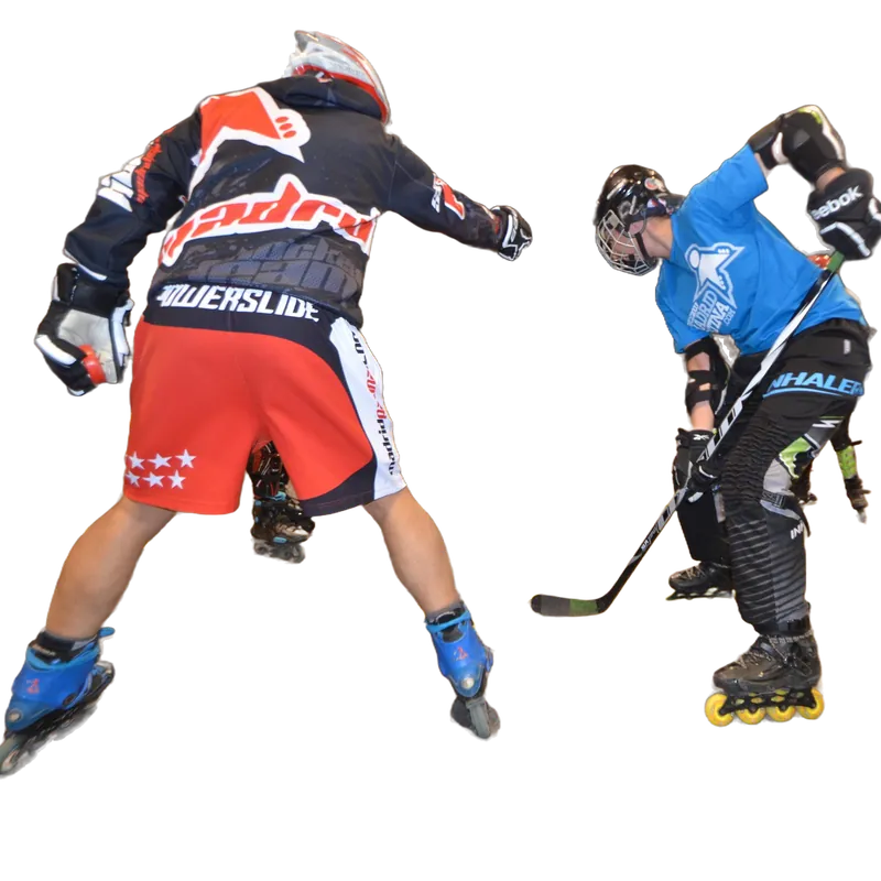 Dos jugadores disputan el puck